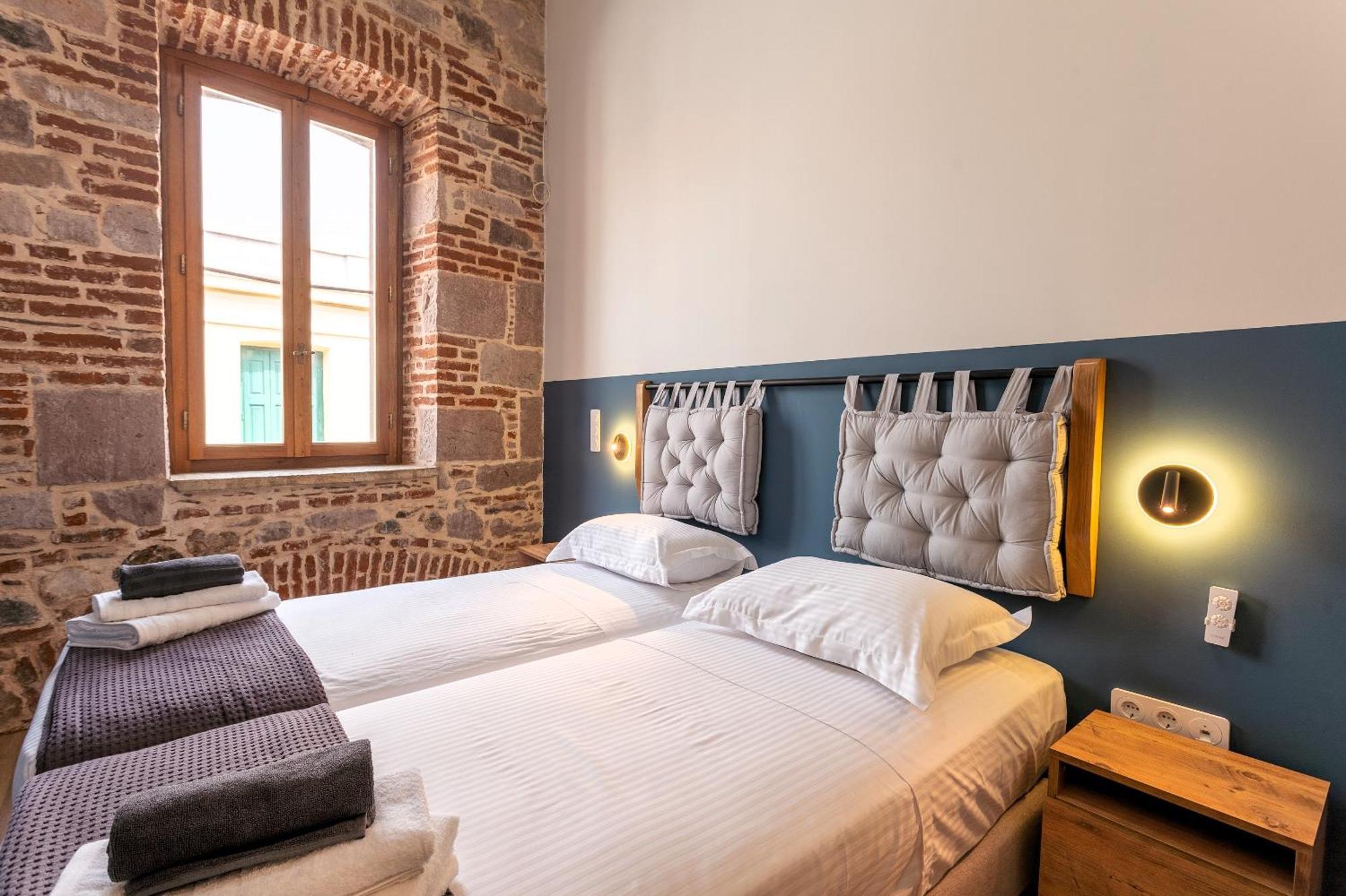 Hostel Issa Lesvos Mytilíni Exterior foto