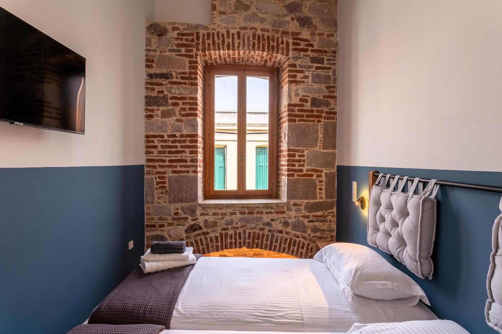 Hostel Issa Lesvos Mytilíni Exterior foto