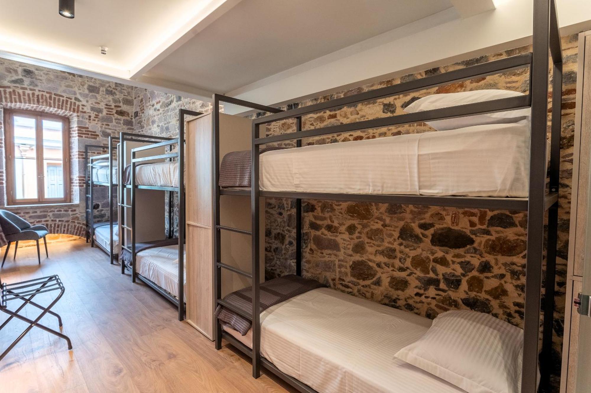 Hostel Issa Lesvos Mytilíni Exterior foto