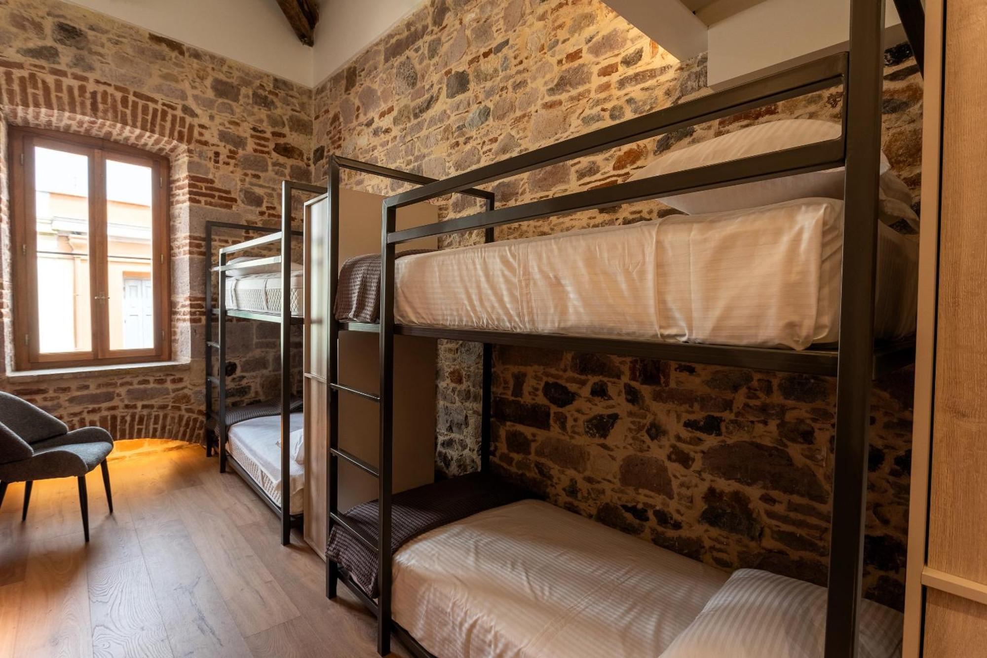 Hostel Issa Lesvos Mytilíni Exterior foto