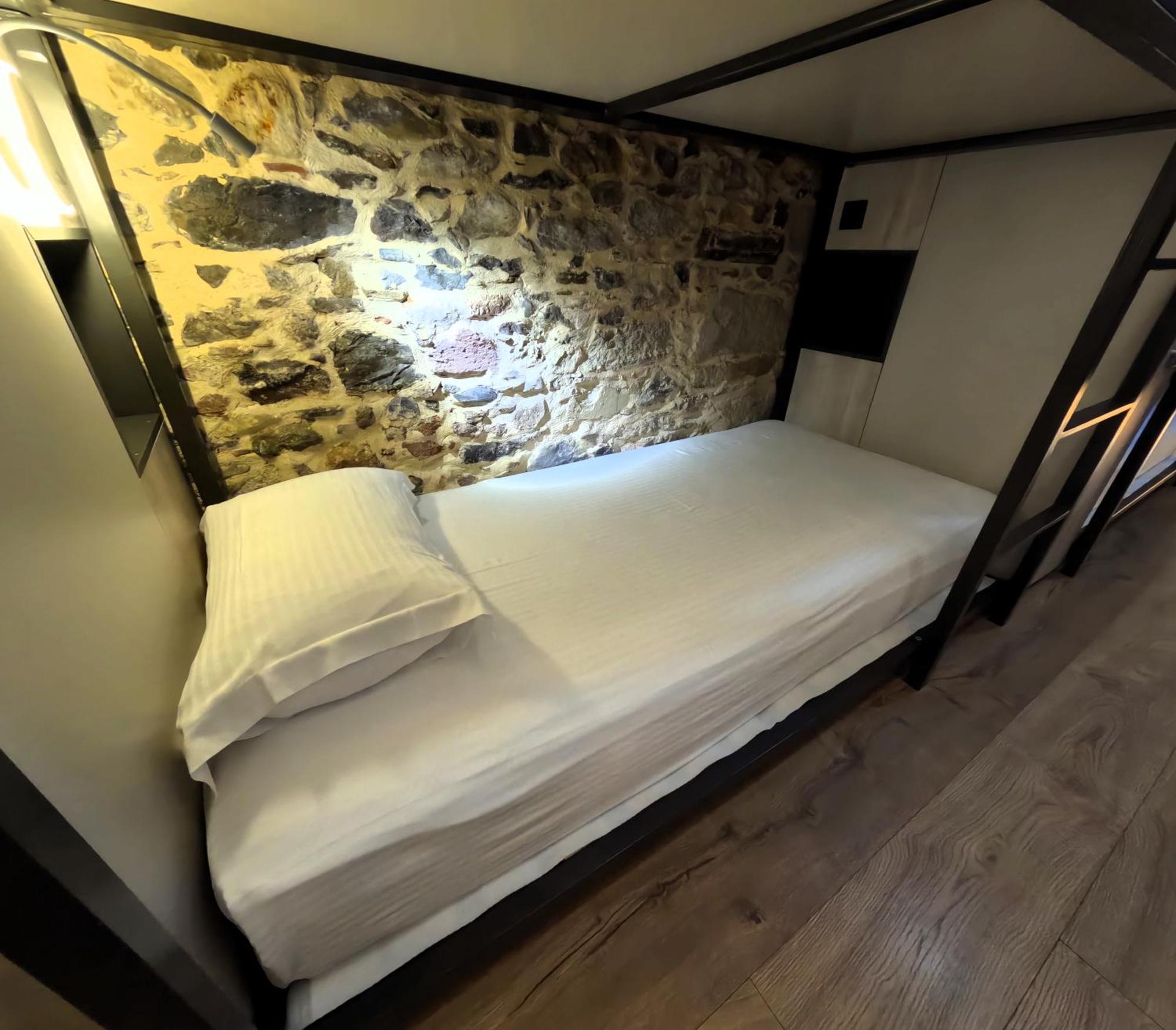 Hostel Issa Lesvos Mytilíni Exterior foto